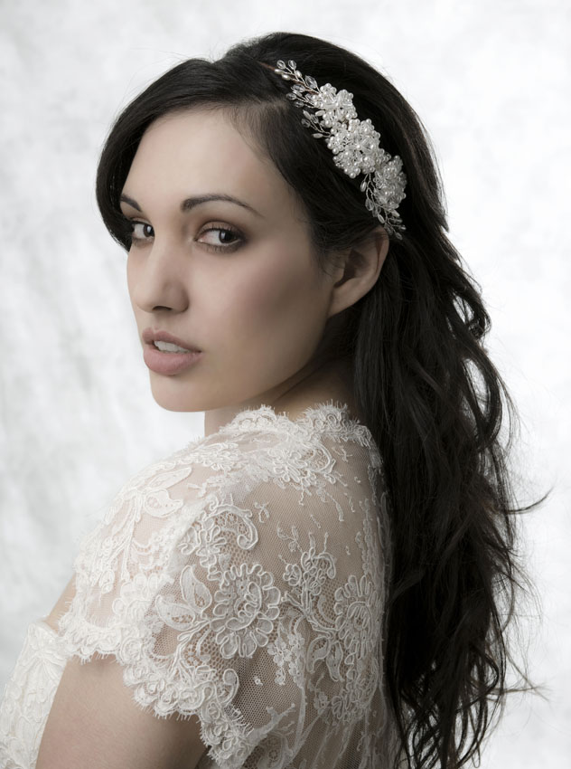 Model with a headpiecae for bridal fashion