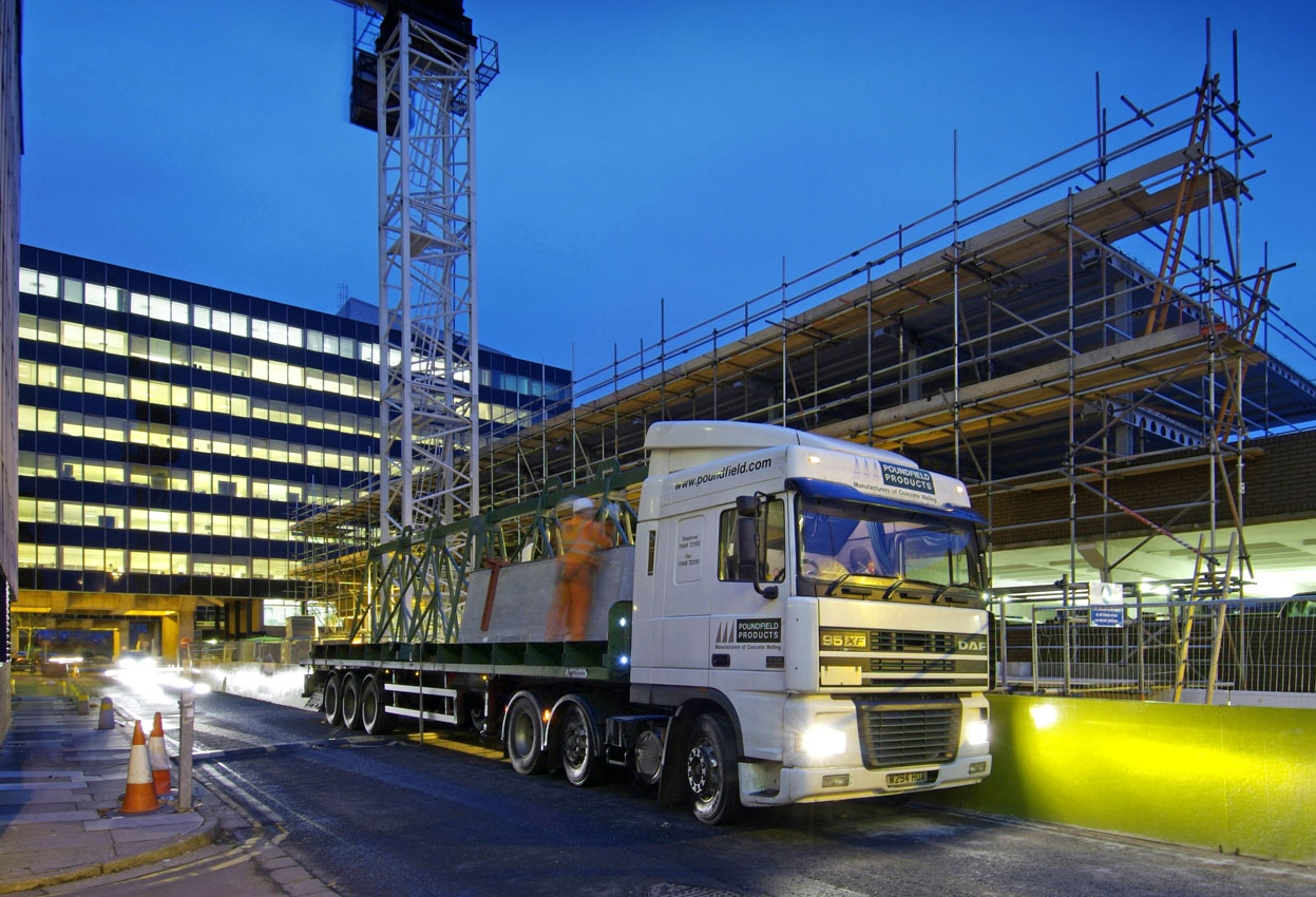 Loading of a transporter at a construction site
